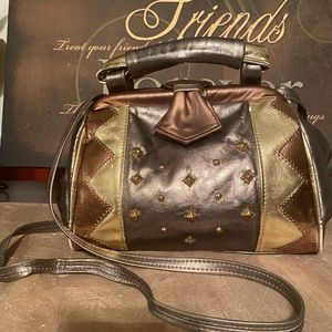 Small Vintage handbag. Very clean. No smells. Has inside pocket.